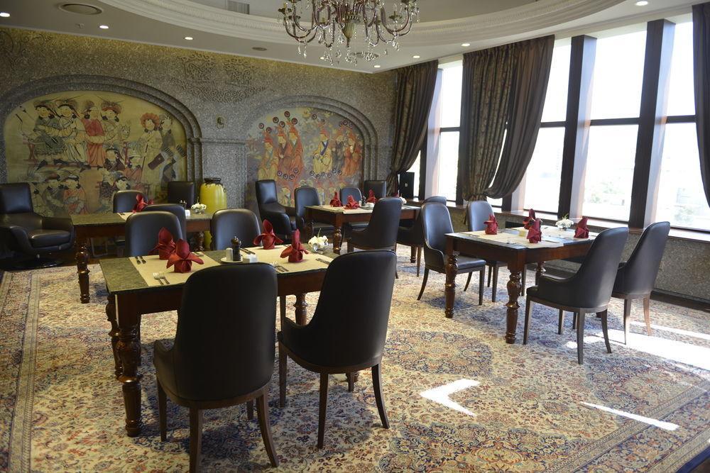 Chinggis Khaan Hotel Oelan-bator Buitenkant foto