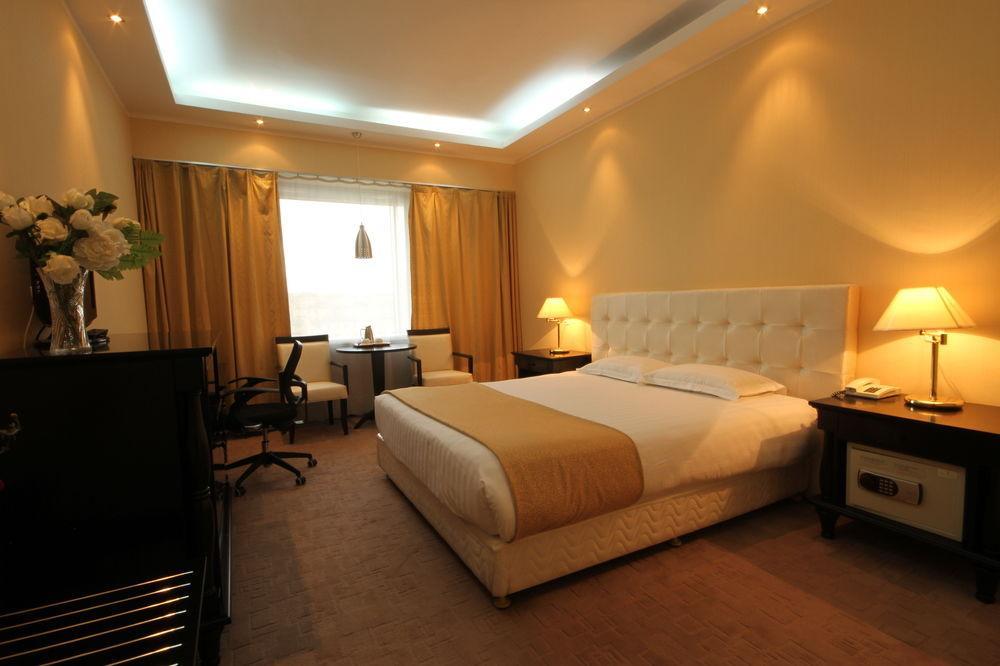 Chinggis Khaan Hotel Oelan-bator Buitenkant foto