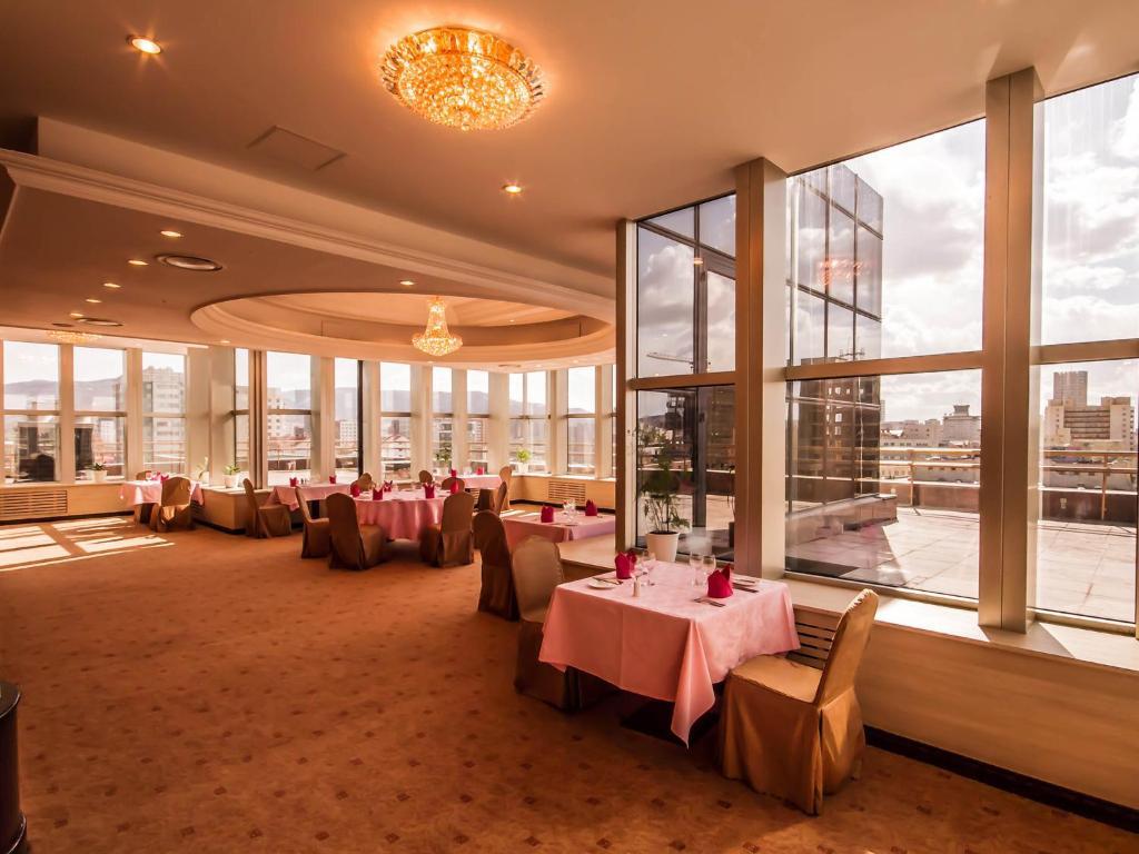 Chinggis Khaan Hotel Oelan-bator Buitenkant foto