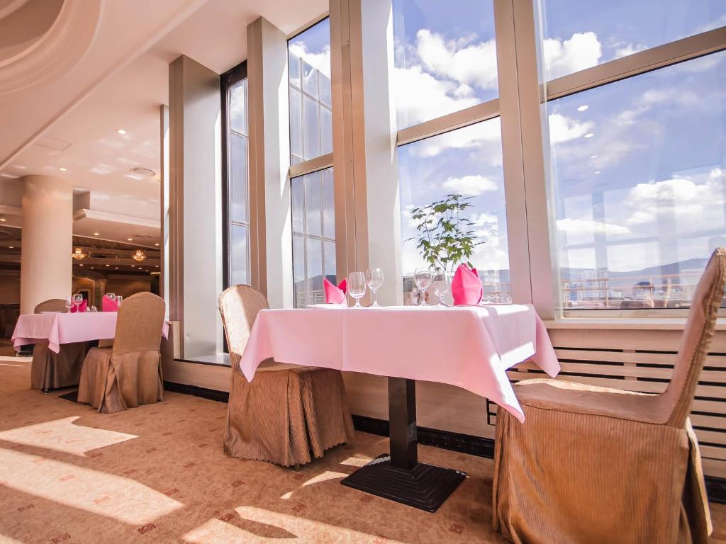 Chinggis Khaan Hotel Oelan-bator Buitenkant foto