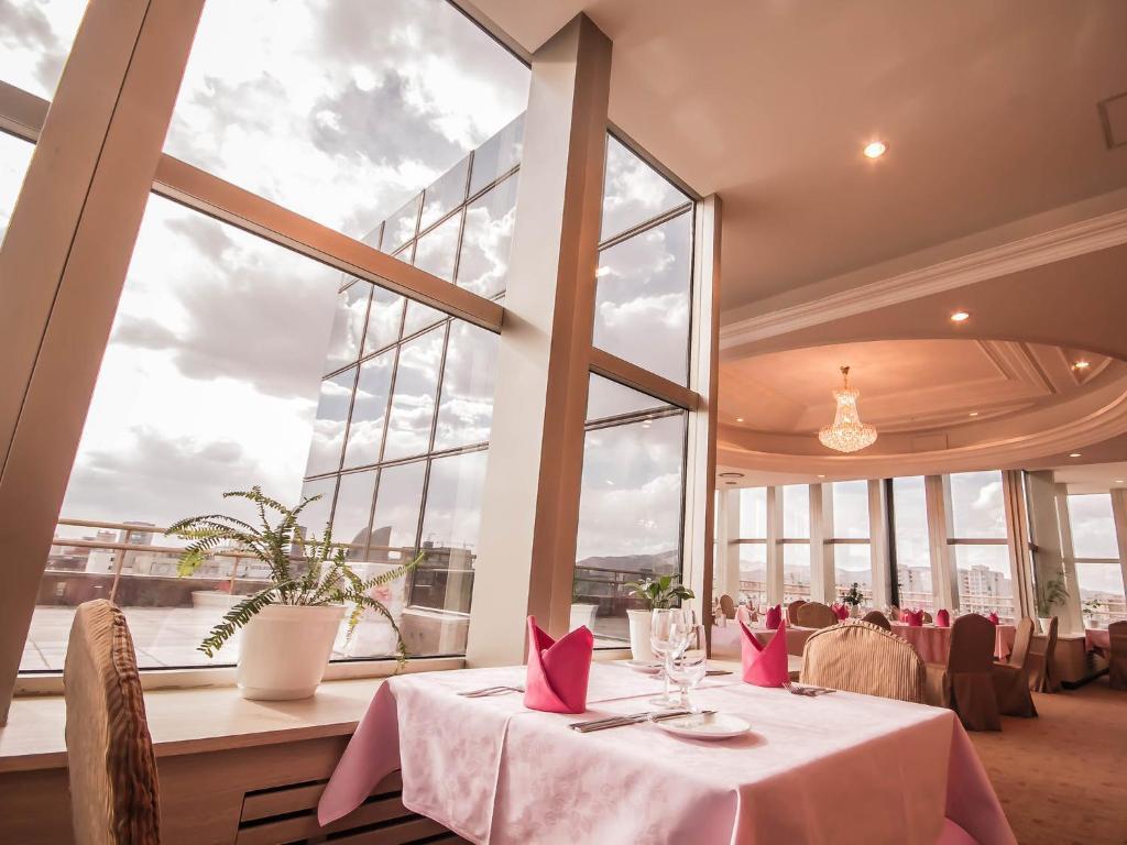 Chinggis Khaan Hotel Oelan-bator Buitenkant foto