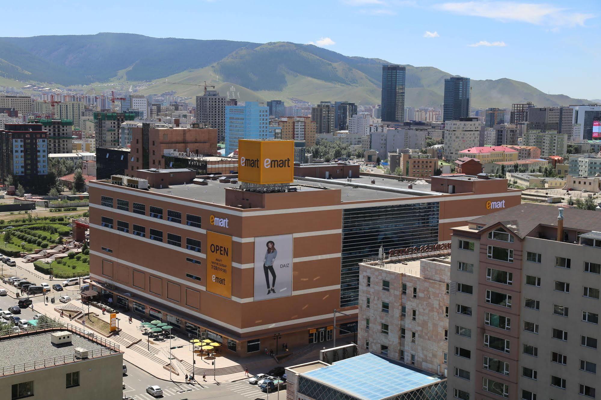 Chinggis Khaan Hotel Oelan-bator Buitenkant foto