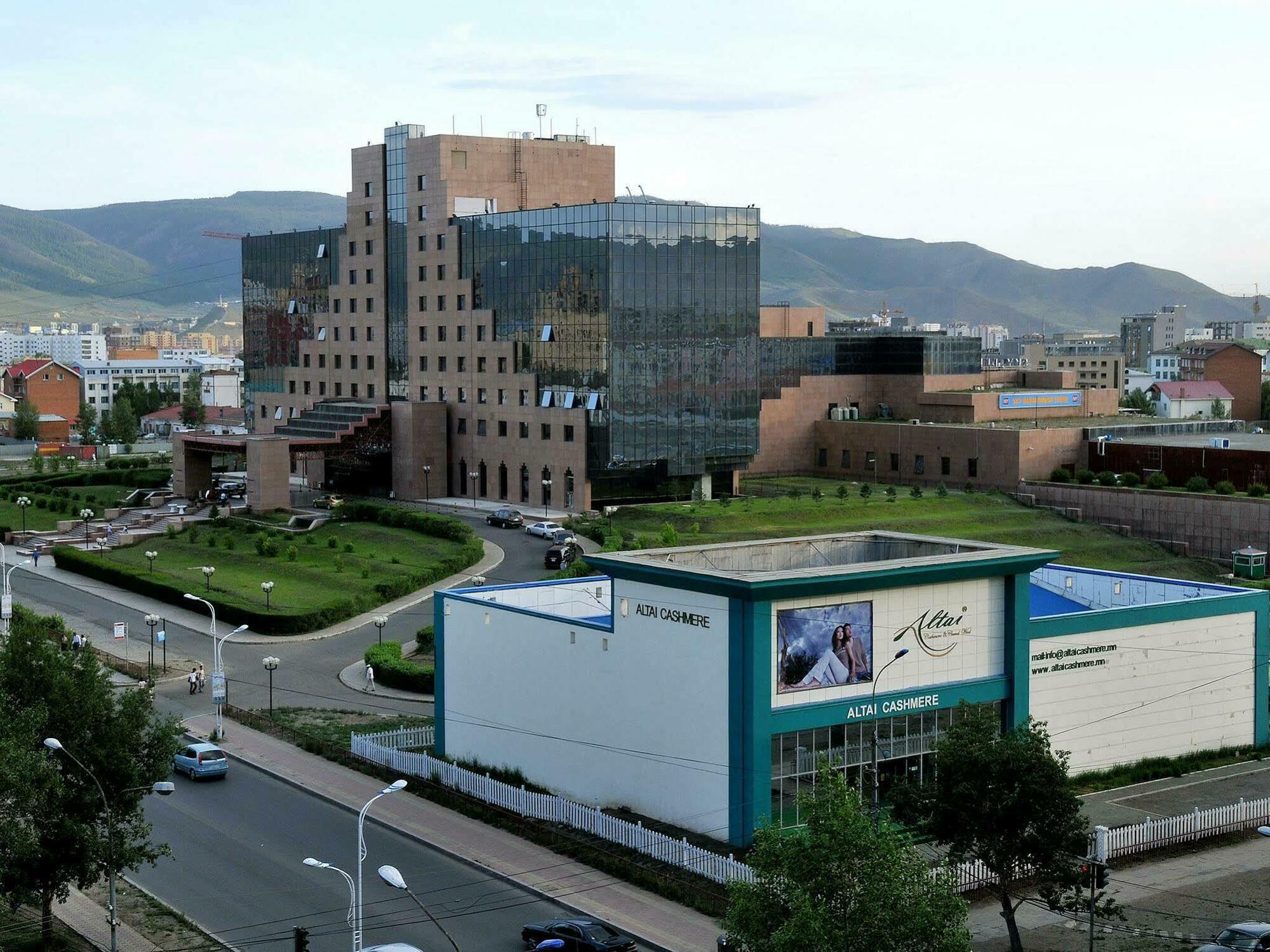 Chinggis Khaan Hotel Oelan-bator Buitenkant foto
